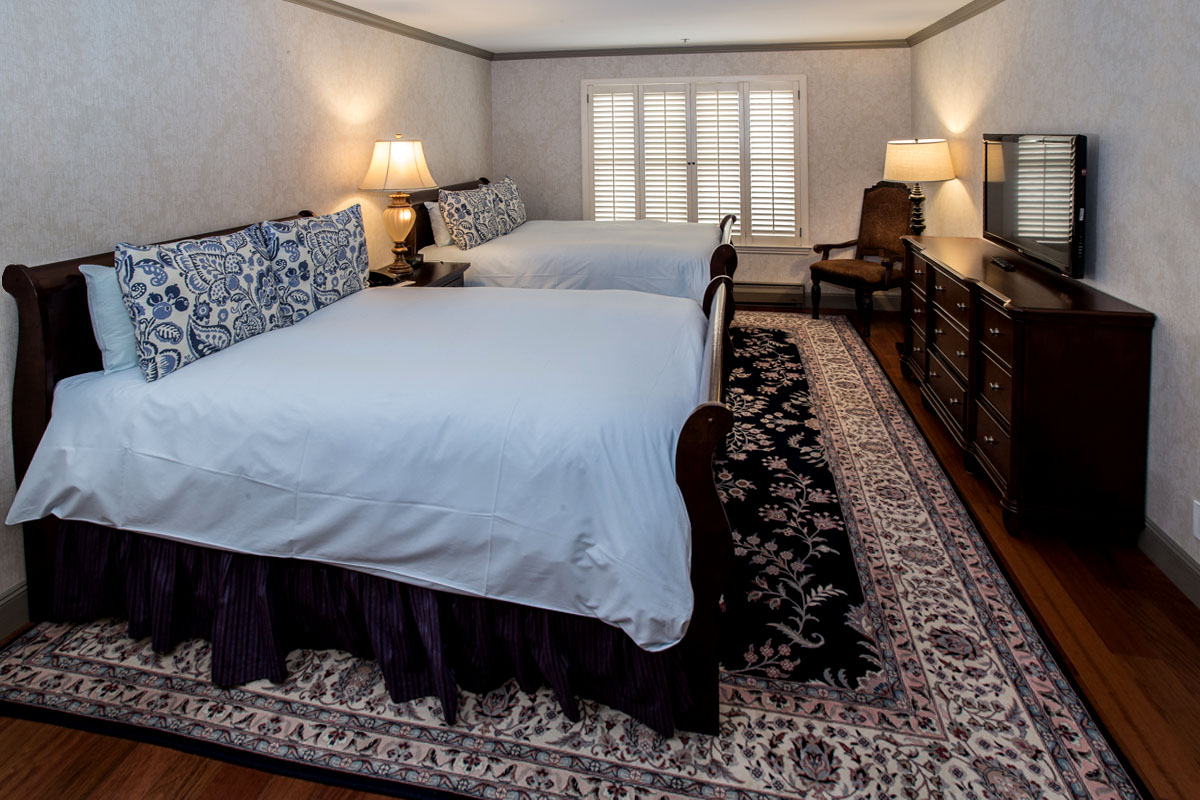 Picture of a Queen Room with 2 Queen Size Beds